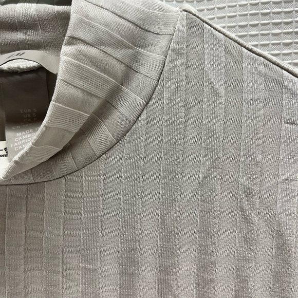 H&M short-sleeve top Sz S - Picture 2 of 5